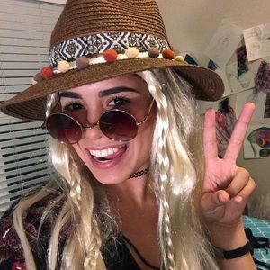 Meet your Posher, Raquel